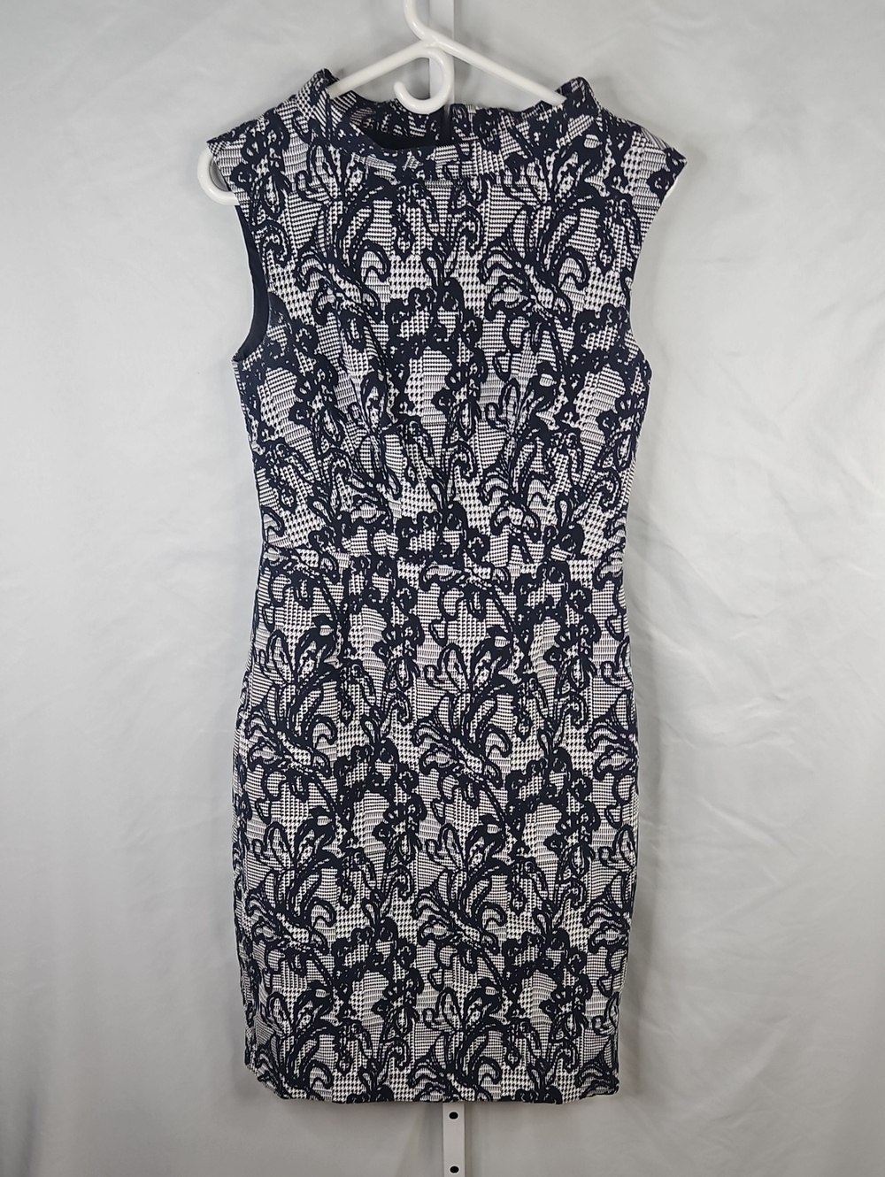 Brooks Brothers Sleeveless Navy and White Floral Sheath Dress Size 4
